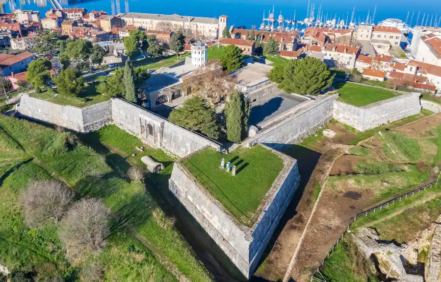 Pula Castle Kaštel Croatia - Pula Fortress
